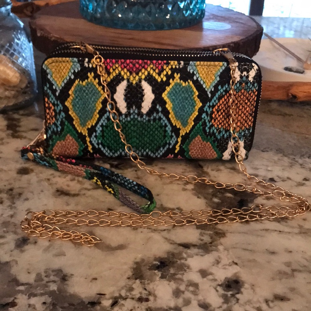 MULTICOLOR CROSSBODY/WALLET/WRISTLET